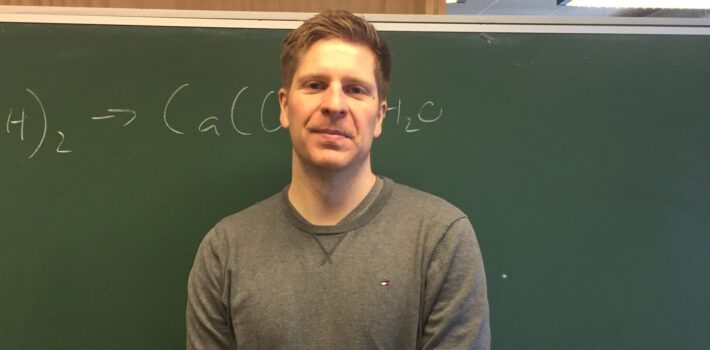 Lærer Hans Emil Sølyst Hjerl fra Gribskolen modtager H. C. Ørsted Medalje
